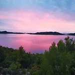 Vacation Between The Waters *
