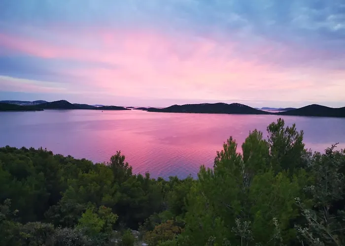 Vacation Between The Waters *