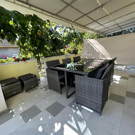 Vacation Between The Waters Pakoštane