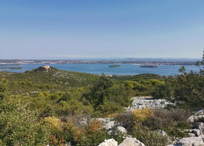 Vacation Between The Waters *