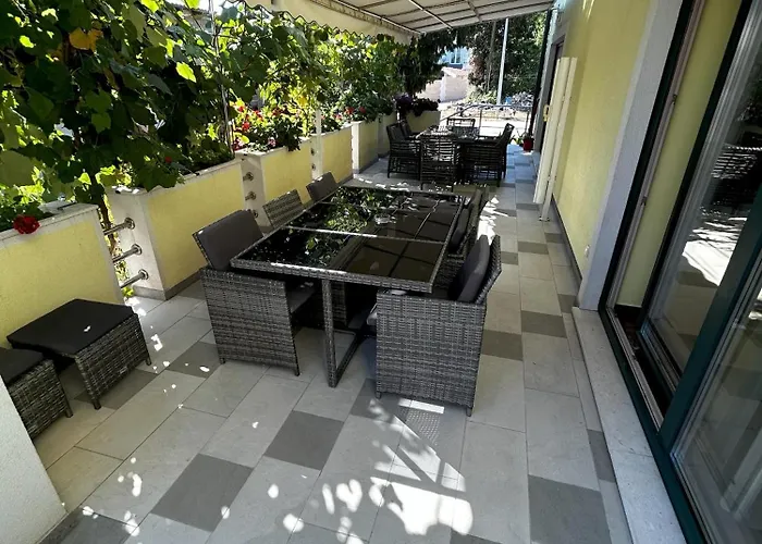 Vacation Between The Waters *